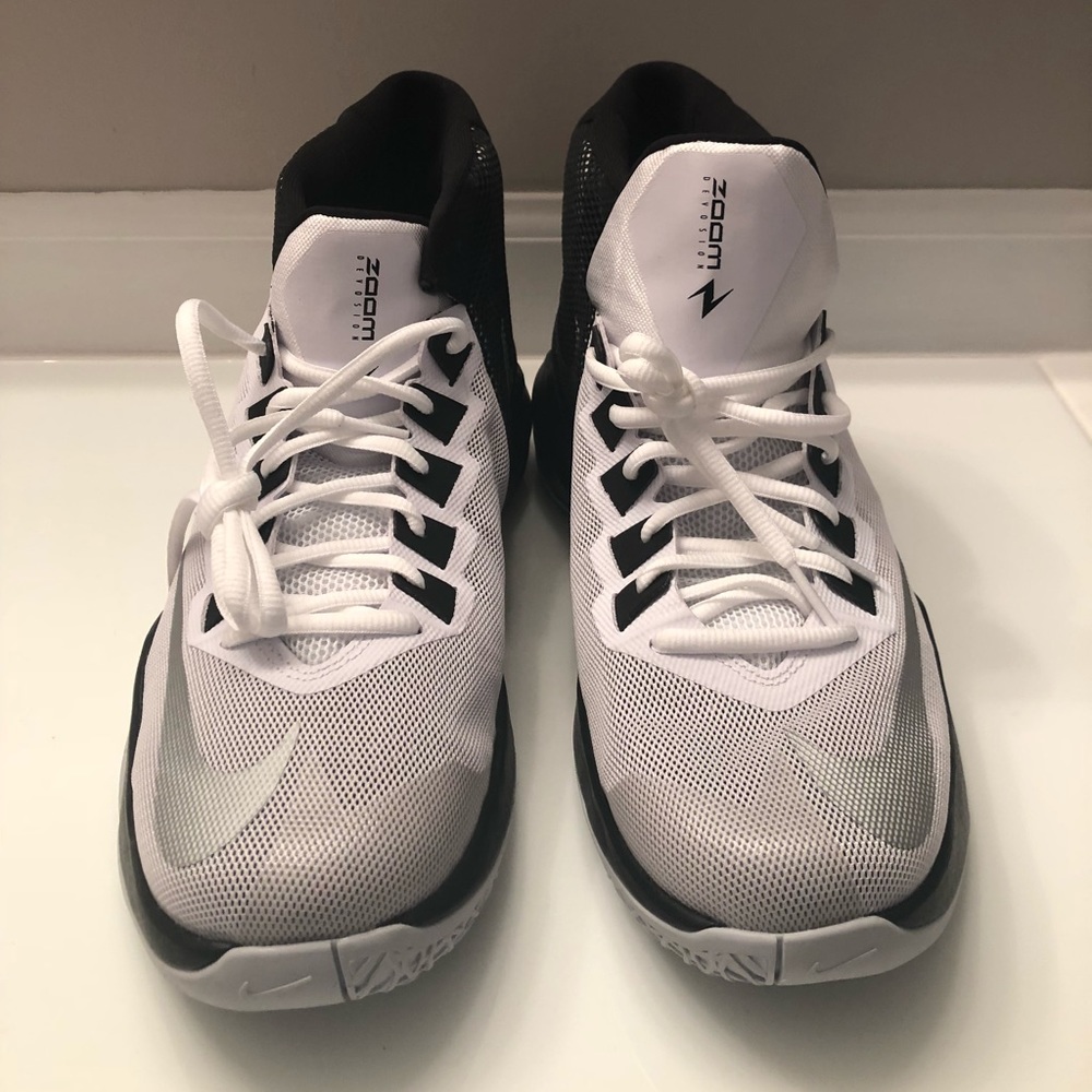 BNWB Nike sneakers 👟 size 11.5